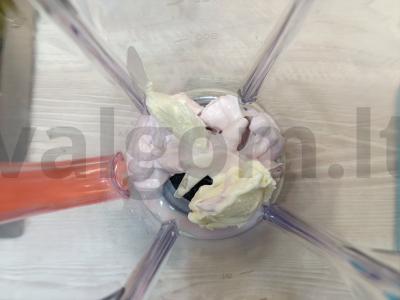 Varškės desertas su ledais, bananais ir vyšniomis Žingsnis 1