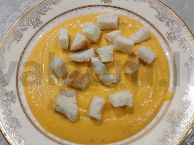 Daržovių ir grietinėlės kreminė sriuba pagrindine nuotrauka