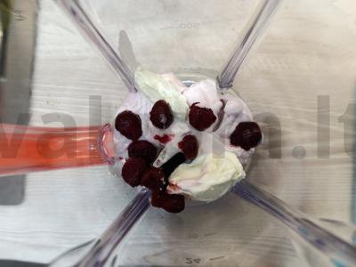 Varškės desertas su ledais, bananais ir vyšniomis Žingsnis 2