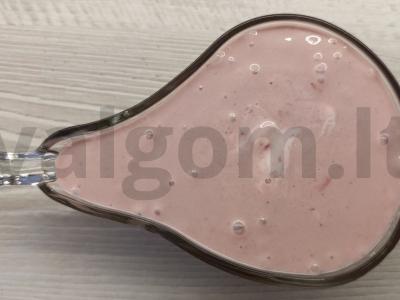 Varškės desertas su ledais, bananais ir vyšniomis pagrindine nuotrauka