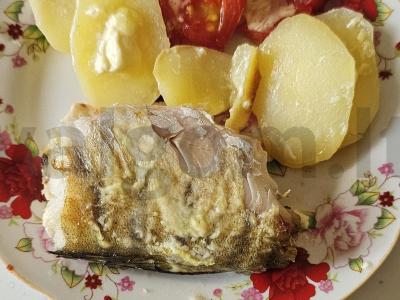 Ešerys orkaitėje su daržovėmis pagrindine nuotrauka