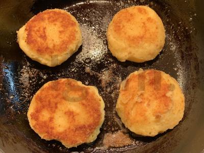 Bulvių kotletai su minkštu varškės sūriu Žingsnis 5