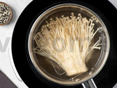 Korejiškai paruošti enokiai Žingsnis 1