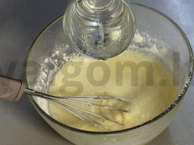 Ploni nėriniai blynai su kefyru ir gazuotu vandeniu Žingsnis 6