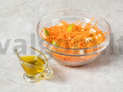 Morkų salotos su obuoliu Žingsnis 6