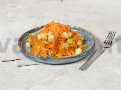 Morkų salotos su obuoliu pagrindine nuotrauka