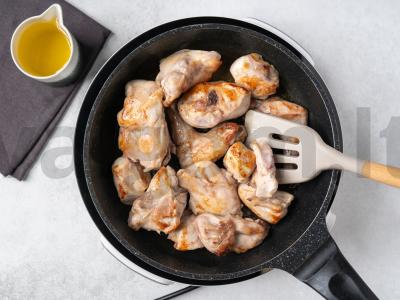 Kailinis triušis su džiovintais slyvomis Žingsnis 2