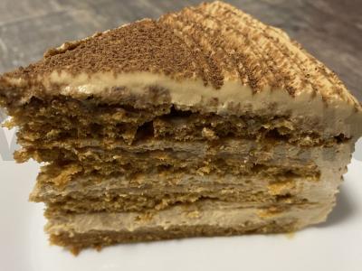 Švelnus tortas su virta saldžia grietinėle pagrindine nuotrauka