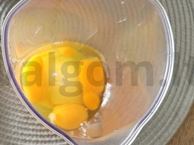 Obuolių pyragas su serbentų uogiene Žingsnis 1