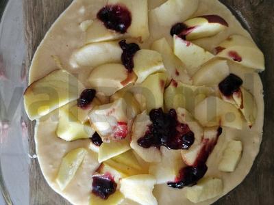 Obuolių pyragas su serbentų uogiene Žingsnis 3