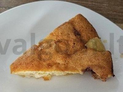 Obuolių pyragas su serbentų uogiene pagrindine nuotrauka