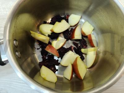 Granatų sulčių, karkadės ir obuolių gėrimas Žingsnis 1