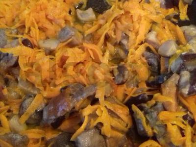 Sotūs pyragas su pupomis ir grybais Žingsnis 2