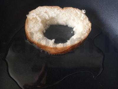 Pusryčiai „Kiaušinis duonoje“ Žingsnis 2