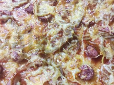 Pica su medžiotojų dešrelėmis pagrindine nuotrauka