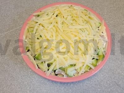 Salotos su rūkytomis vištienos krūtinėlėmis, džiovintais abrikosais, grybais ir graikiniais riešutais Žingsnis 8