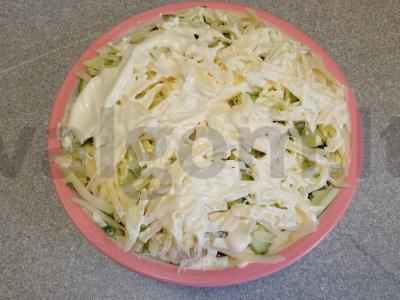 Salotos su rūkytomis vištienos krūtinėlėmis, džiovintais abrikosais, grybais ir graikiniais riešutais Žingsnis 9