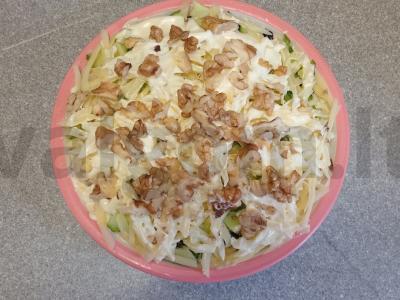 Salotos su rūkytomis vištienos krūtinėlėmis, džiovintais abrikosais, grybais ir graikiniais riešutais Žingsnis 10