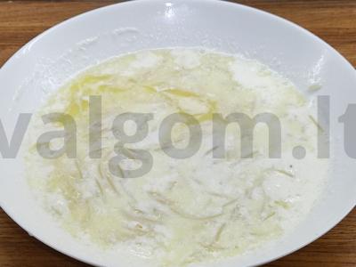 Pieninė sriuba su vermišeliais pusryčiams pagrindine nuotrauka