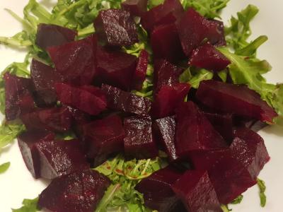 Rukolos, virtos burokėlių ir sūrio salotas Žingsnis 2