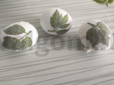 Velykiniai kiaušiniai, dažyti svogūnų lukštais Žingsnis 2