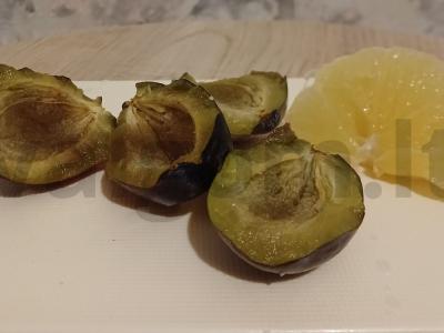 Banano, slyvų ir psilijaus kokteilis Žingsnis 1