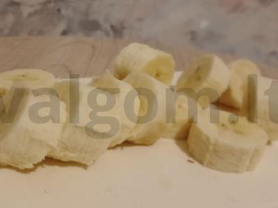 Banano, slyvų ir psilijaus kokteilis Žingsnis 2