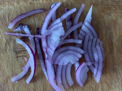 Salotos su burokėliais, korėjietiška morkų salotomis, svogūnais ir graikišku jogurtu Žingsnis 2