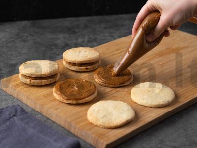 Ispaniški sausainiai su virintu saldžiuoju pienu Žingsnis 7