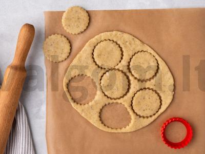 Sausainiai-sandwich su ramunėlėmis ir miško uogomis Žingsnis 6