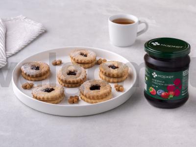 Sausainiai-sandwich su ramunėlėmis ir miško uogomis pagrindine nuotrauka