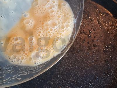 Kiaušinių ritinys su kukurūzais, sūriu ir midijomis Žingsnis 2