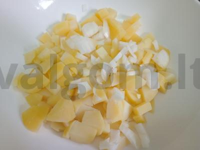 Bulvių salotas su marinuotais pievagrybiais ir vynuogių aliejumi Žingsnis 2