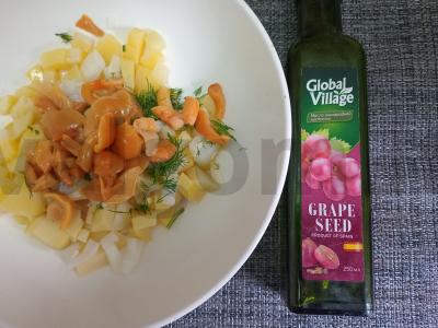 Bulvių salotas su marinuotais pievagrybiais ir vynuogių aliejumi Žingsnis 5