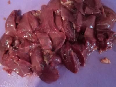 Vištienos kepenėlės su daržovėmis Žingsnis 4