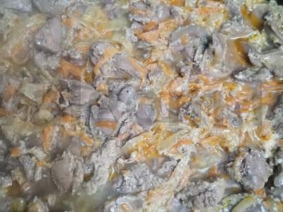 Vištienos kepenėlės su daržovėmis pagrindine nuotrauka