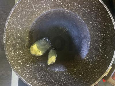 Skrebučiai su špinatais, varškės sūriu ir kiaušinių maišiniu Žingsnis 1