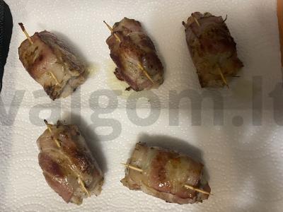 Užkandis „Rulėliai su mėsos faršu ir šonine“ Žingsnis 8