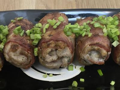 Užkandis „Rulėliai su mėsos faršu ir šonine“ pagrindine nuotrauka