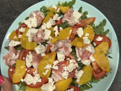 Salotas „Persikai“ pagrindine nuotrauka