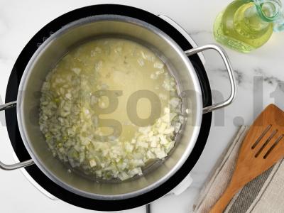 Gruziniškas pomidorų sriuba su pupomis Žingsnis 1