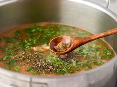 Gruziniškas pomidorų sriuba su pupomis Žingsnis 4