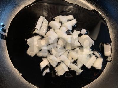 Moliūgas pomidorų padaže keptuvėje Žingsnis 1