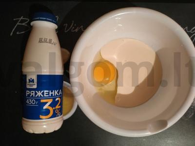 Patingėti pyragėliai su raugintu pienu multikepėje Žingsnis 1