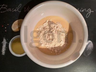 Patingėti pyragėliai su raugintu pienu multikepėje Žingsnis 2