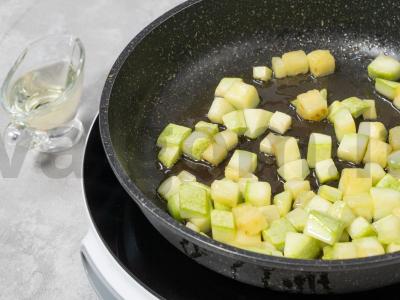 Pieno grietinėlės sriuba su cukinijomis Žingsnis 1