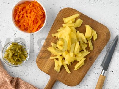 Salotas „Starorusų“ su raugintomis kopūstais Žingsnis 2