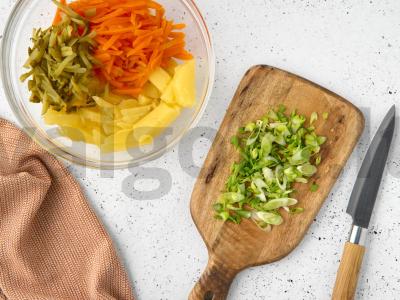 Salotas „Starorusų“ su raugintomis kopūstais Žingsnis 3