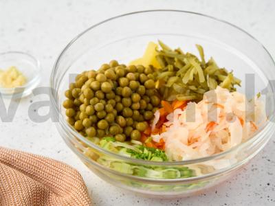 Salotas „Starorusų“ su raugintomis kopūstais Žingsnis 4