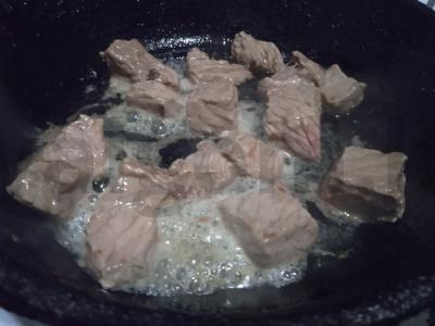 Plovas su jautiena ir čili pipirais Žingsnis 1